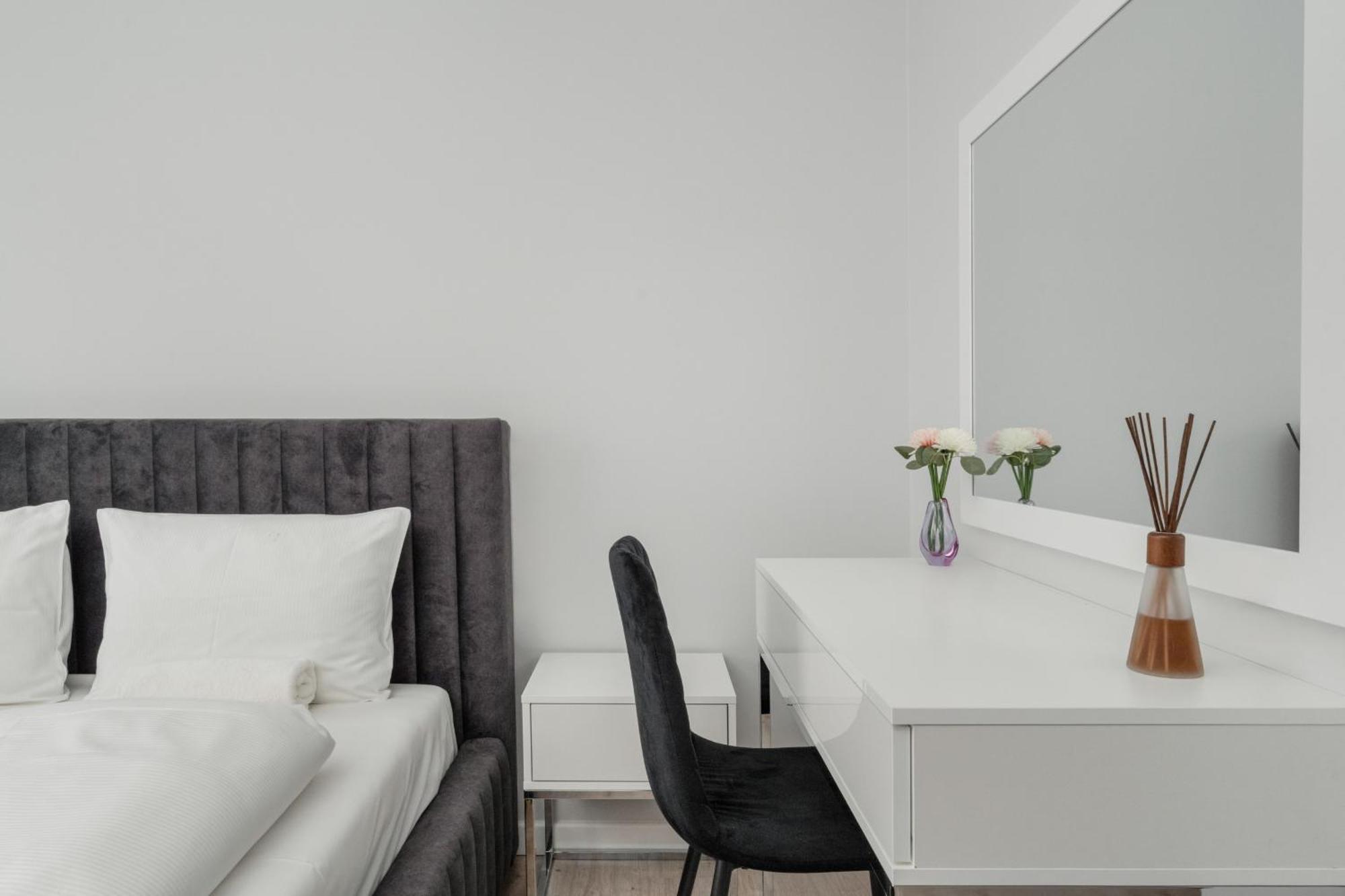 Luksusowy Apartament Z 3 Sypialniami, Klimatyzacja, Parkingiem I Biurkiem We Wroclawiu By Renters Prestige Exteriér fotografie