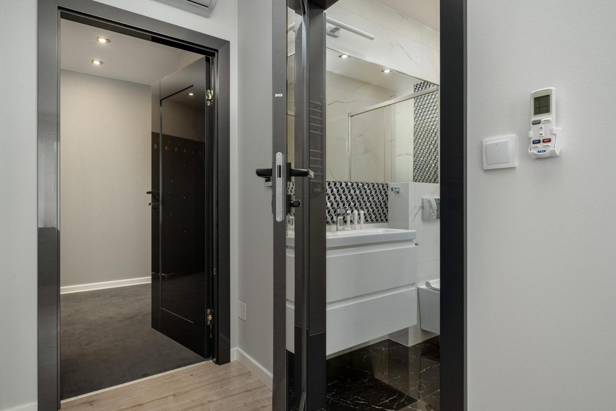 Luksusowy Apartament Z 3 Sypialniami, Klimatyzacja, Parkingiem I Biurkiem We Wroclawiu By Renters Prestige Exteriér fotografie